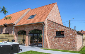 Beautiful home in Diksmuide w/ Jacuzzi, WiFi and 3 Bedrooms
